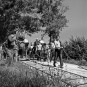 Prizor s snemalnega dne filma Tistega lepega dne, Podnanos, 18. julij 1962. Fond Božo Štajer, črno-beli negativ, 5,5 x 5,5 cm.
Scene from filming the film That Beautiful Day, Podnanos, 18 July 1962. Božo Štajer Fund, black and white negative, 5.5 x 5.5 cm.
